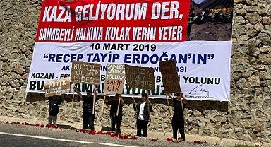 Şehit Öğretmenlerin Anısına Yol Kapatma Eylemi Yapıldı