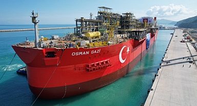 Türkiye’nin ilk yüzer gaz üretim platformu Osman Gazi limanda yerini aldı