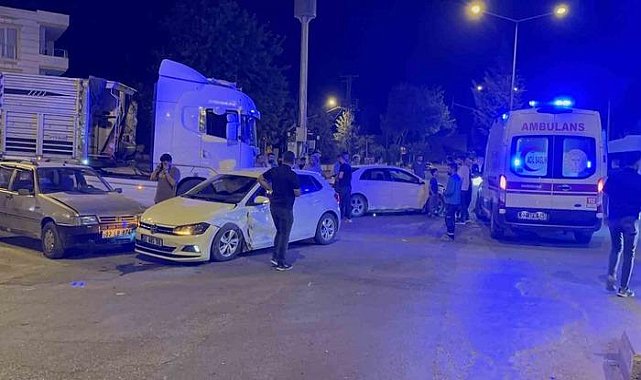 Adıyaman’da dört araç birbirine girdi: 2 yaralı