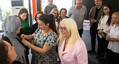 Bornova'da yeni üyeler CHP rozetlerine kavuştu