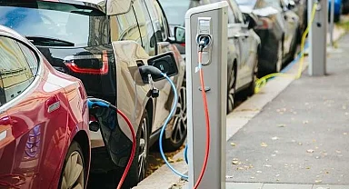 Elektrikli otomobil reklamları mercek altında! Yanıltıcı menzil beyanlarına rekor cezalar!