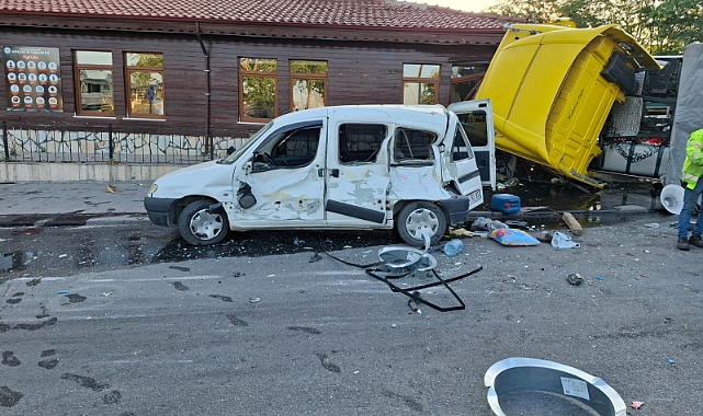 Ereğli’de TIR Devrildi: Sosyal Tesis ve Araçlar Zarar Gördü