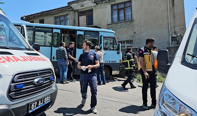 Freni patlayan yolcu minibüsü duvara çarptı: 14 yaralı