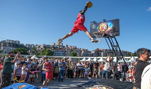 Kocaeli'de çocukların neşesi Milli İrade Meydanı'nı sardı