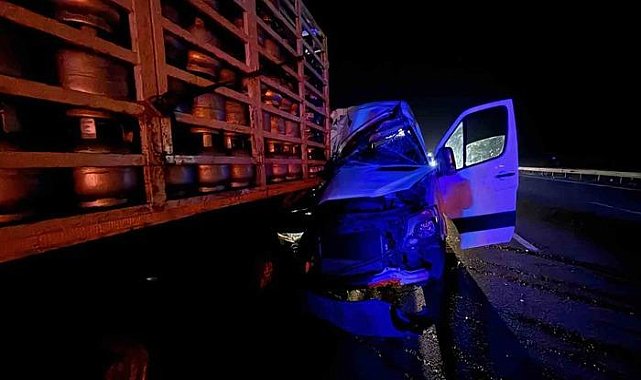 TEM’de can pazarı... Tüp yüklü kamyon ile minibüs çarpıştı: 16 yaralı