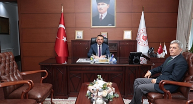 Vali Hacıbektaşoğlu, İl Sağlık Müdürü Dr. Gün'ü makamında kabul etti