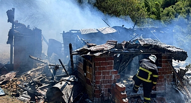 Zonguldak’ta kömürlük yangını paniğe neden oldu