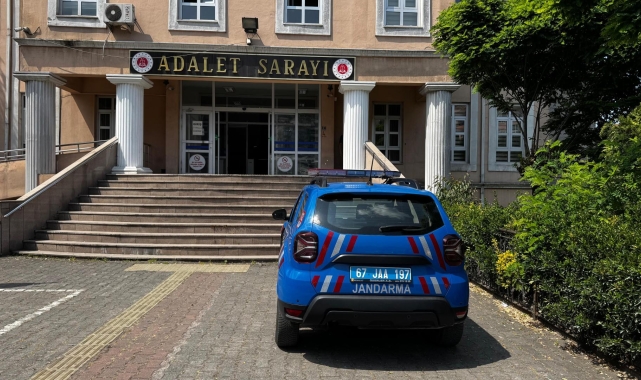 Alaplı'da Fındık Bahçesinde 16 Kök Hint Keneviri Ele Geçirildi