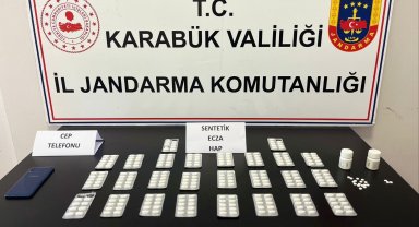 Karabük İl Jandarma'dan Uyuşturucu Operasyonu: 353 Sentetik Ecza Hap Ele Geçirildi