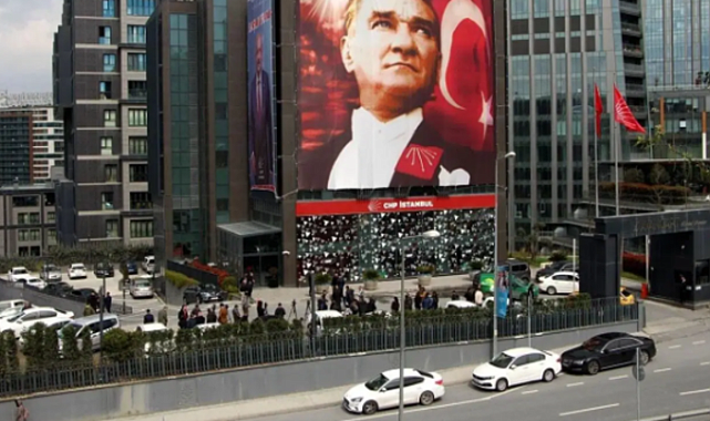 Özgür Çelik fotoğrafla paylaştı! CHP İstanbul il binasını kapattı: Yeni adres Bahçelievler oldu