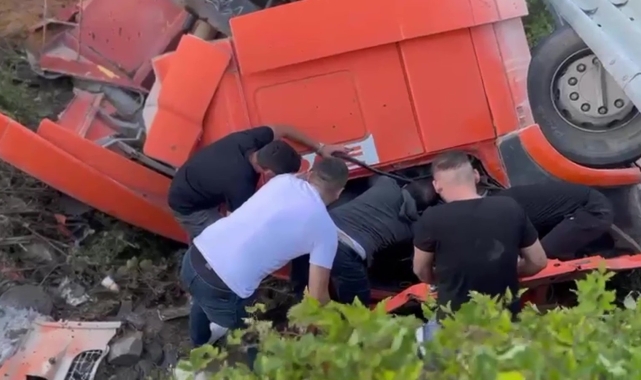 Zonguldak-Ereğli yolunda tır devrildi: 1 yaralı