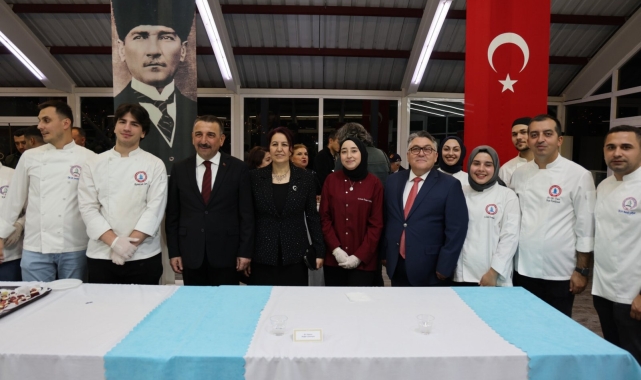 Özölçer, Cumhuriyet'in 102. Yılı Onuruna Düzenlenen resepsiyona katıldı