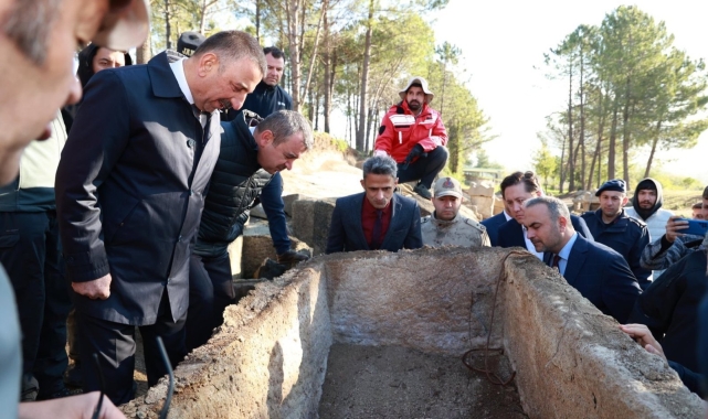Tios Antik Kenti'nde bulunan Roma Dönemi lahitleri törenle açıldı