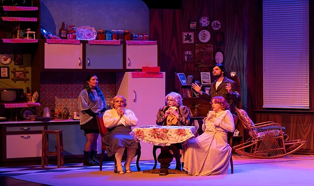 Adanalılar, “Üç Jokerli Konken’i” keyifle izledi