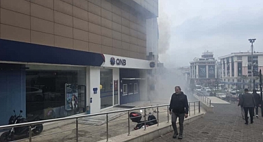 AVM'den yükselen dumanlar paniğe neden oldu