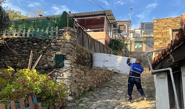 Efes Selçuk'ta görüntü kirliliği yaratan tabelalar kaldırılıyor