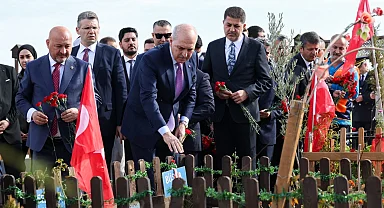 Kurtulmuş, Adıyaman’da deprem şehitlerini andı