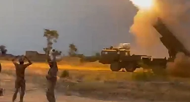 Suriye’ye füze saldırısı! Bir bina yerle bir oldu