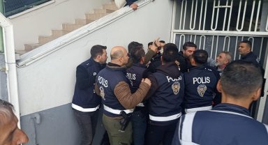 BAL maçında kırmızı kart sonrası saha karıştı: Antrenör ve yönetici polise saldırdı