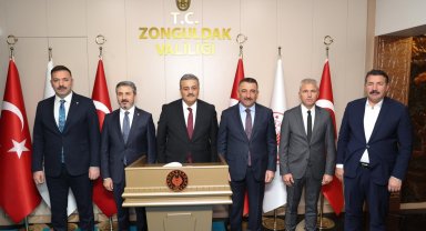 Çalışma Bakanlığı Heyeti Valilikte: Şeref Defterini İmzaladılar