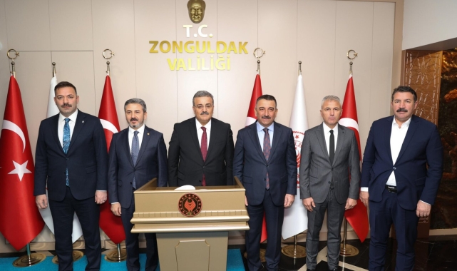 Çalışma Bakanlığı Heyeti Valilikte: Şeref Defterini İmzaladılar