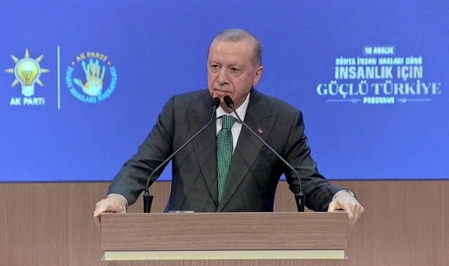 Erdoğan&#039;dan Özel&#039;e: İstanbul kaynaklarını yağmalayan suç örgütüne posta güvercinliği yapmayı marifet zanneden bu şahıs için nefes harcamak israf!