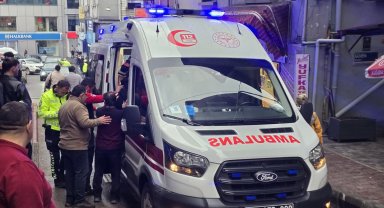 Geri manevra yapan aracın altında kalan yabancı uyruklu garson yaralandı