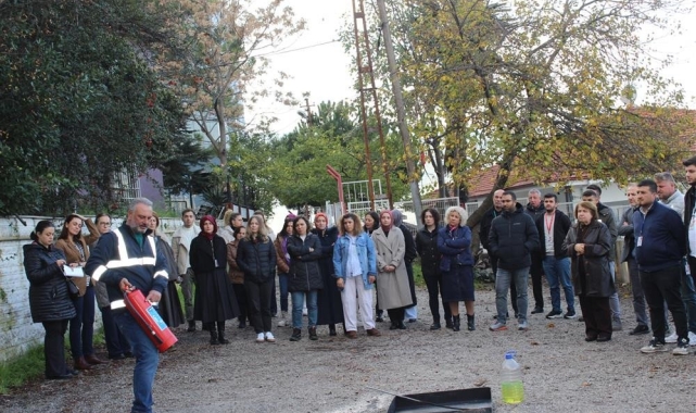 İl Sağlık Müdürlüğünde personele uygulamalı yangın tatbikatı