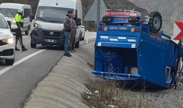 Zonguldak-Ankara Karayolunda Kaza; patpat ile ticari araç çarpıştı