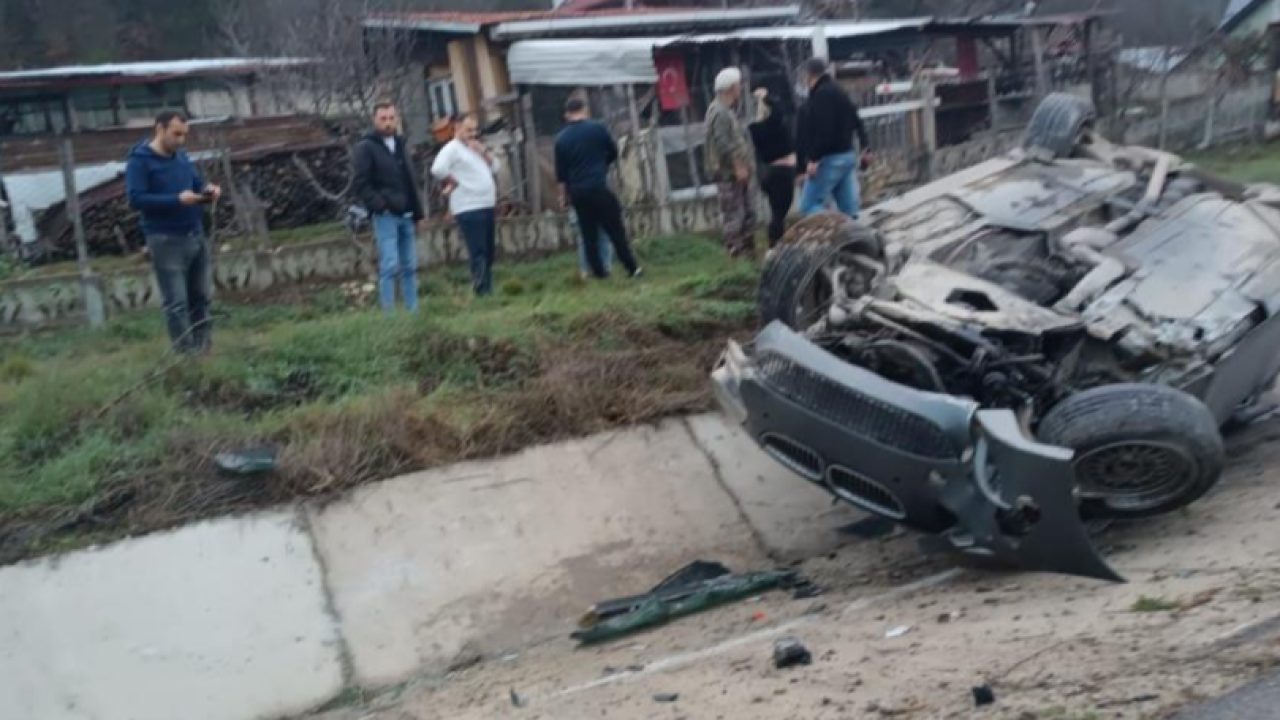 Bolu-Mudurnu yolunda otomobil menfeze savruldu: 2 yaralı