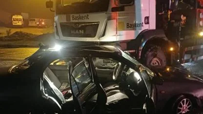 Çaycuma’da feci kaza: Enerji firmasına ait tır, kavşakta otomobili hurdaya çevirdi