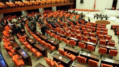 DEM Partililerden 'o bebek katili şerefsiz' sözlerine tepki: Mecliste gerginlik