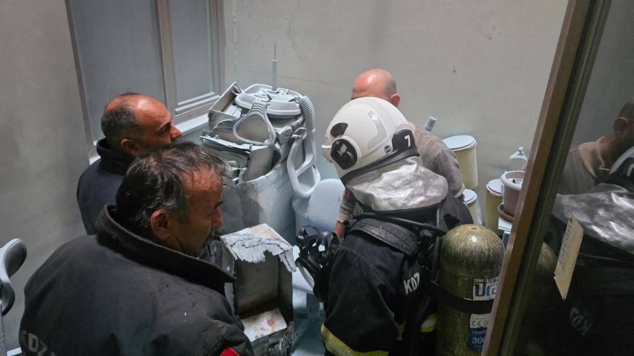 Ereğli’de sağlık ocağının deposu alevlere teslim oldu