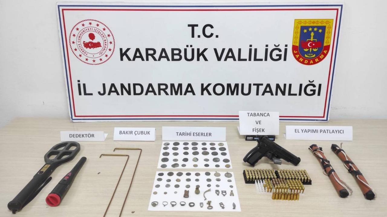 Karabük’te tarihi eser operasyonu: Antik heykel, sikkeler ve patlayıcı ele geçirildi