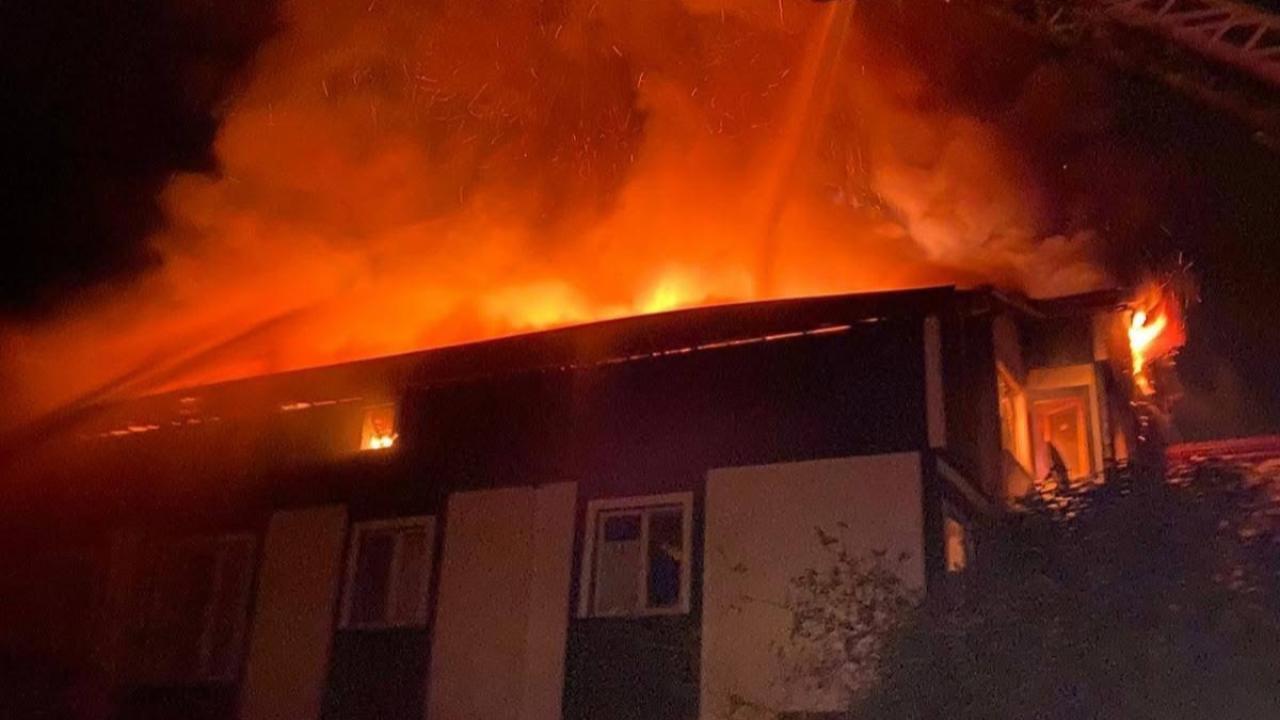 Kızılcakese Köyü’nde çatı yangını korkuttu