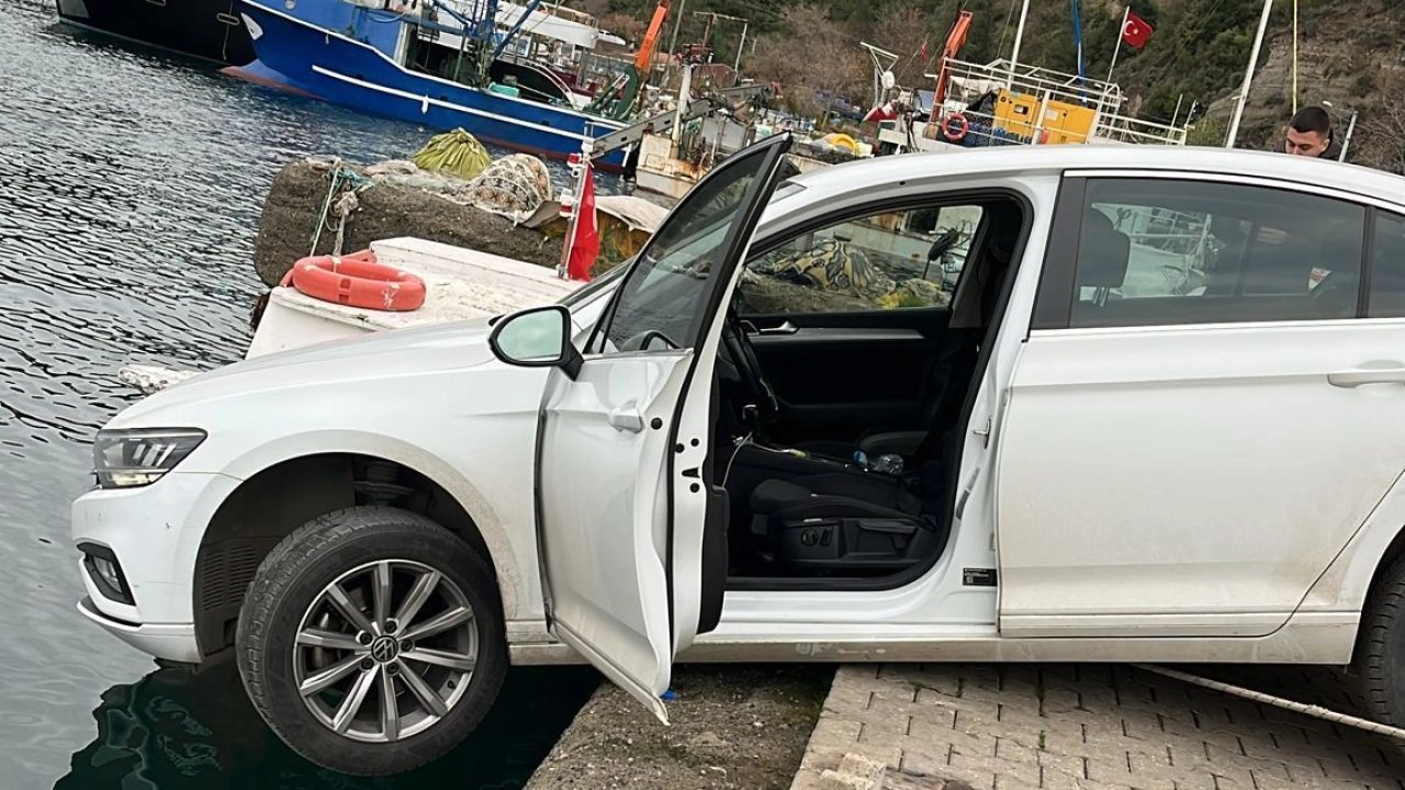 Mudanya Tirilye'de araç denize düşmekten son anda kurtarıldı!