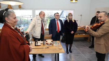 Rektör Özölçer ve yazar Dr. Sait Başer BEUN Çalgı Yapım Atölyesinde incelemelerde bulundu