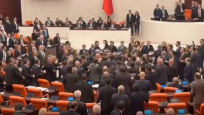 TBMM'de yumruklu kavga. Bütçe görüşmelerinde vekiller birbirine girdi