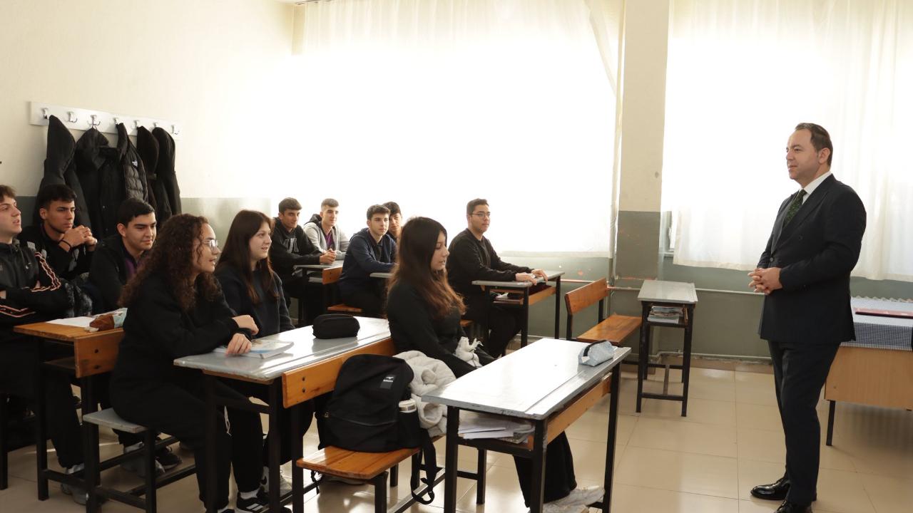 Uygar Keskin, Uzunmehmet Mesleki ve Teknik Anadolu Lisesi’ni ziyaret etti