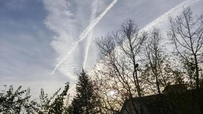 Zonguldak semalarında görülen uçak izleri merak konusu oldu