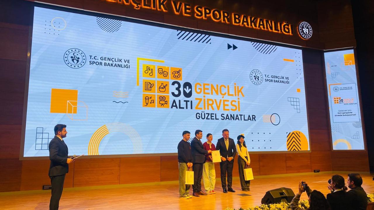 Zonguldaklı gençler bilgi yarışmasından dereceyle döndü