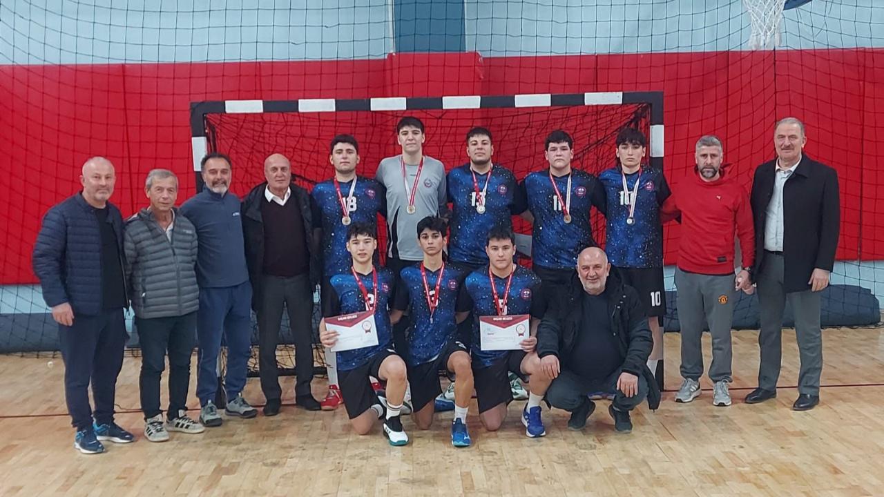 Zonguldaklı öğrenciler hentbolda altın madalya kazandı