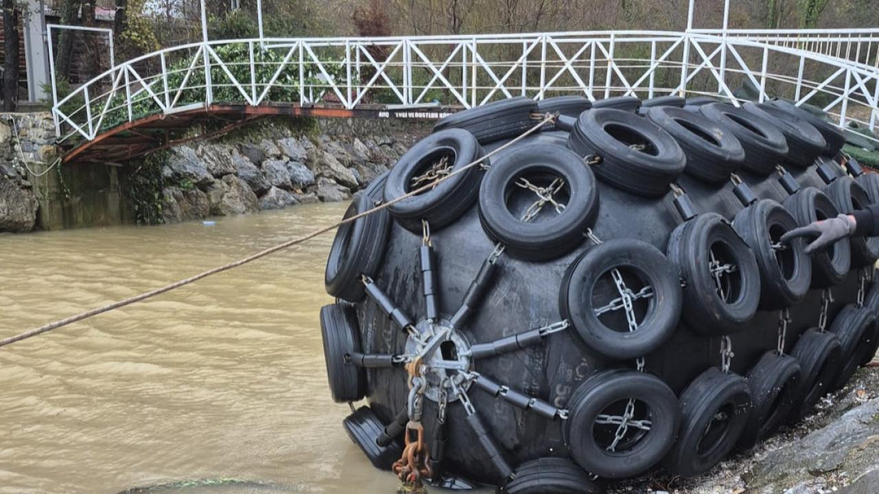 Zonguldak’ta fırtınanın getirdiği dev cisim paniğe neden oldu