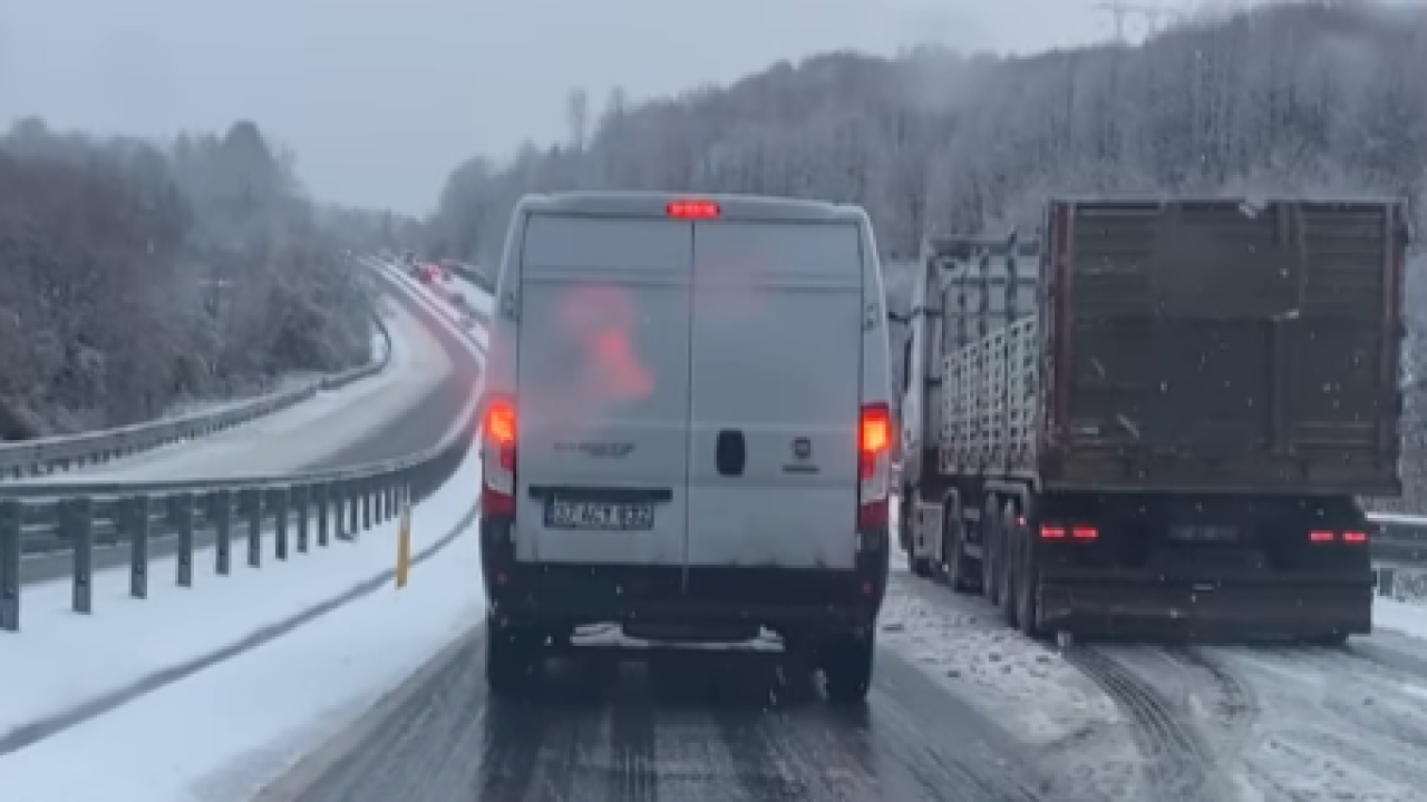 Zonguldak’ta Kar Mücadelesi: Kapanan İstanbul Yolu Yeniden Ulaşıma Açıldı