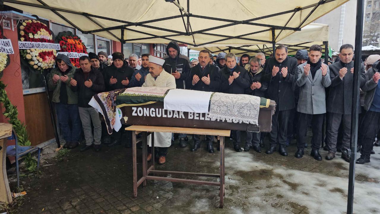 Annesi püre kızı elma yerken öldü