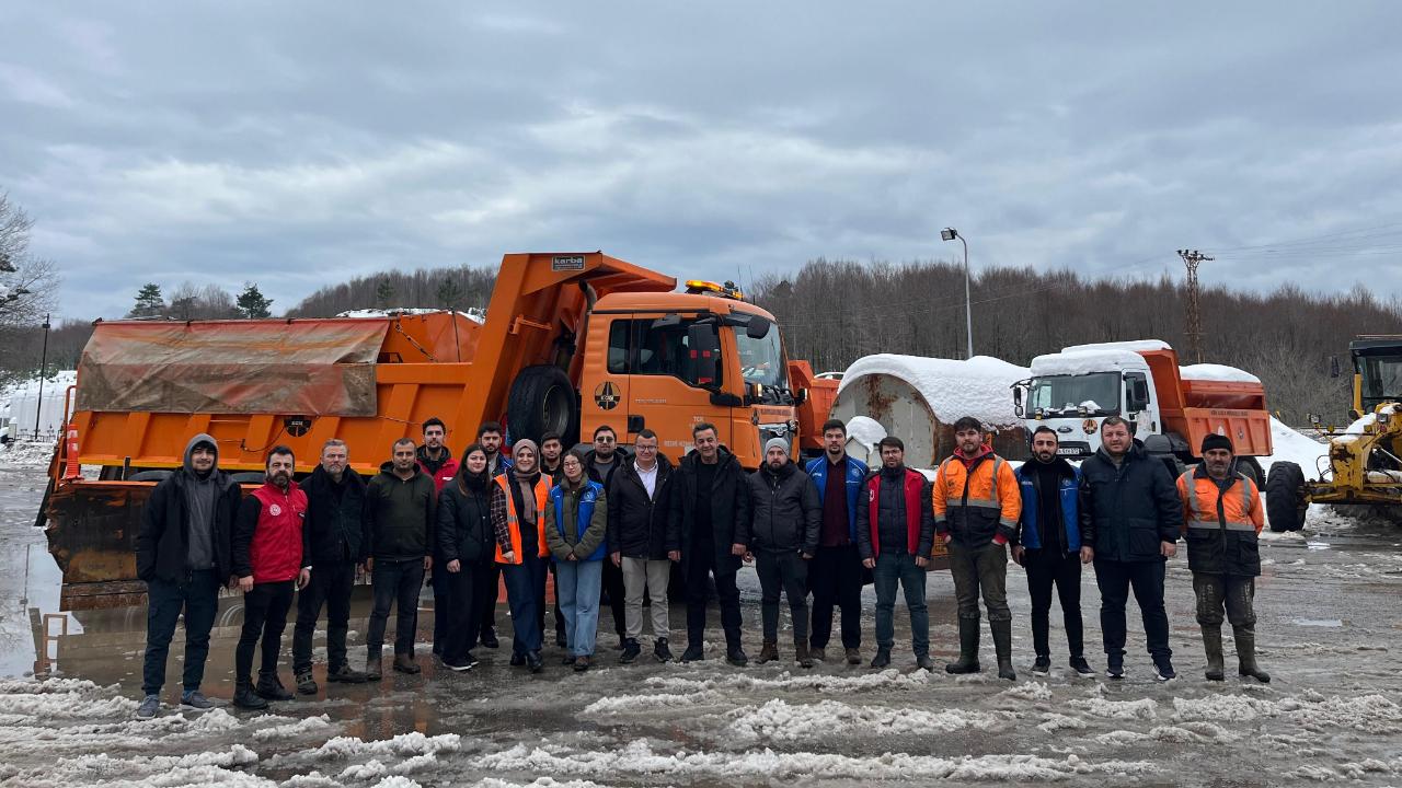 Gençlerden kar savaşçılarına vefa: Kandilde tatlı sürpriz