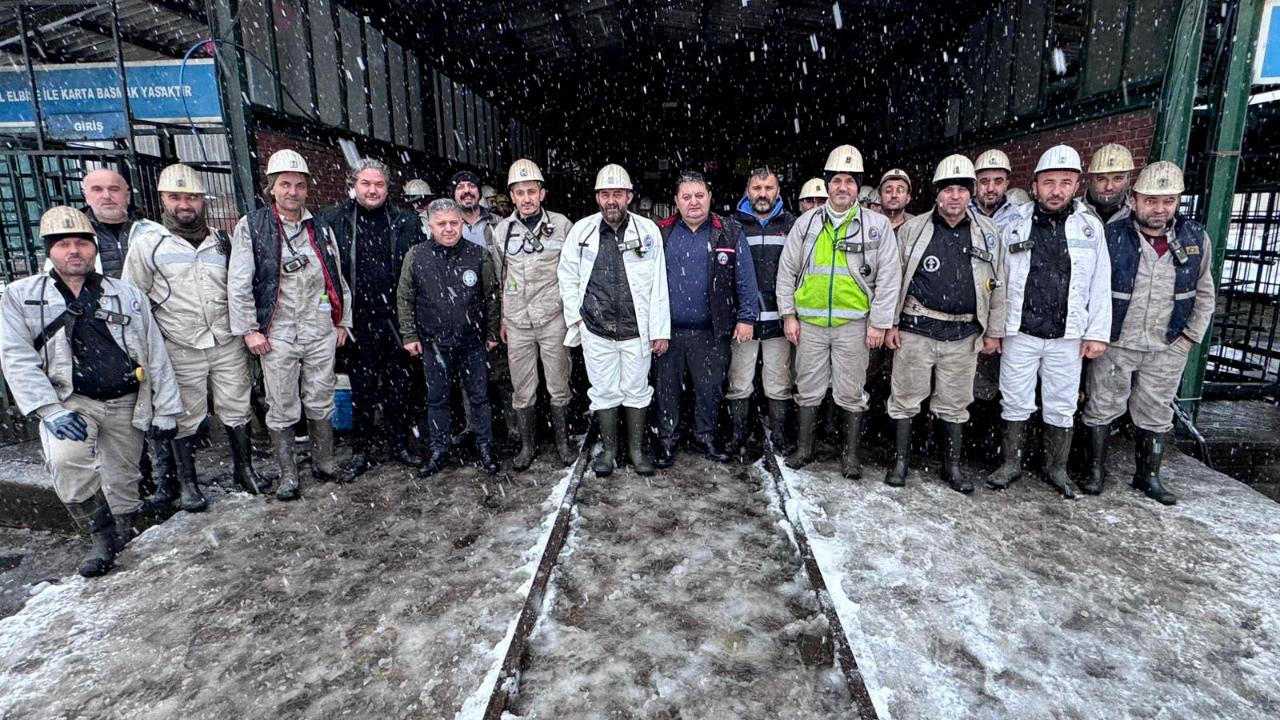 GMİS yönetimi geçici iş durdurma kararı verilen madenlerde işçileri bilgilendirdi