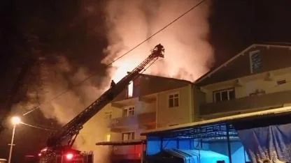 Gökçebey'de 3 katlı evde korkutan yangın