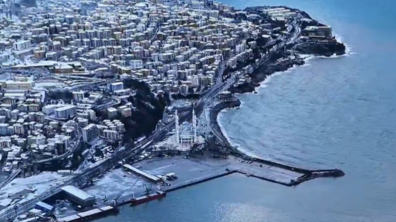 Kömür Kentin Beyaz Rüyası: Zonguldak Limanı'ndan Kartpostallık Kış Manzaraları