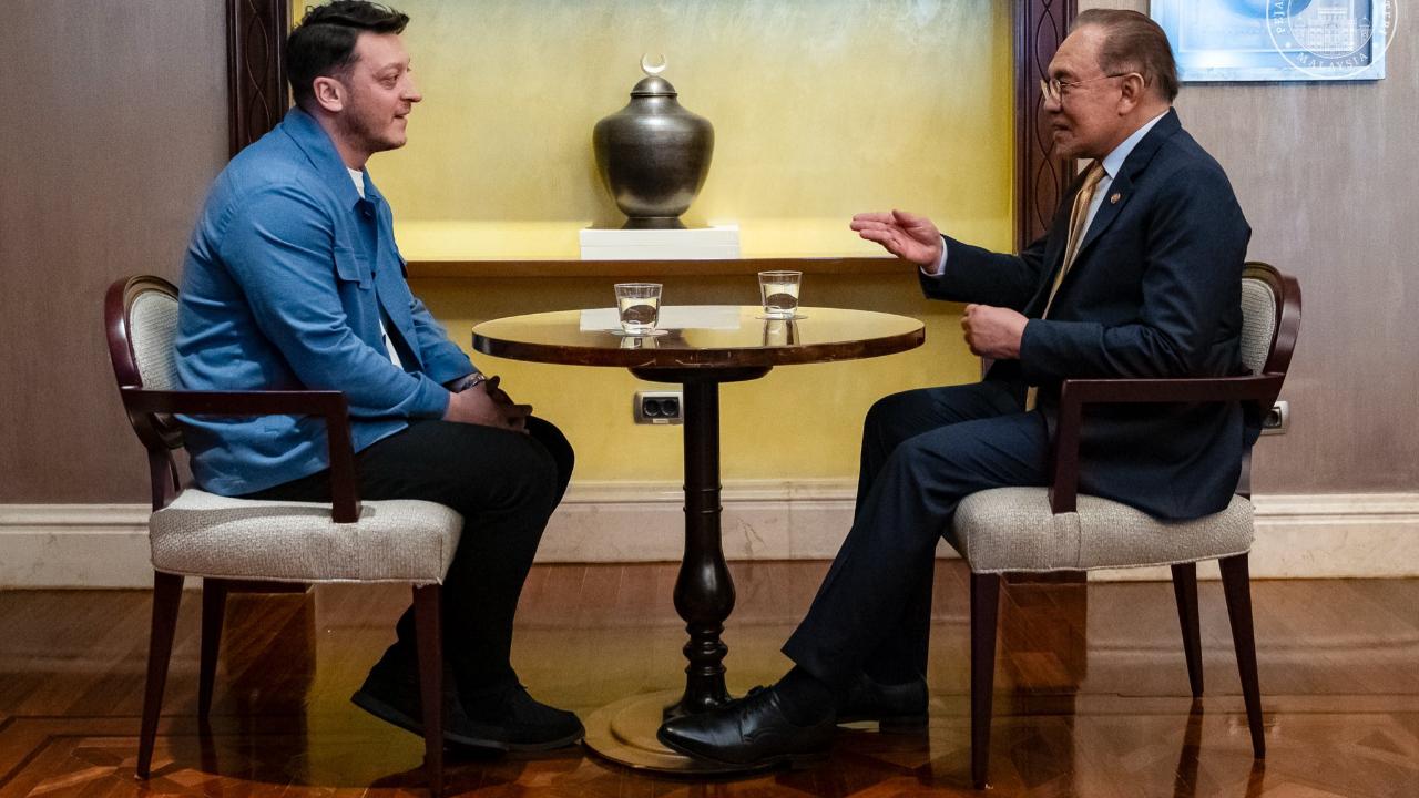 Mesut Özil ve Bilal Erdoğan Malezya Başbakanı İbrahim İle Görüştü